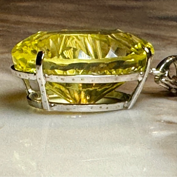 Oval shaped Modern Cut Yellow Quartz Necklace - Picture 7 of 10